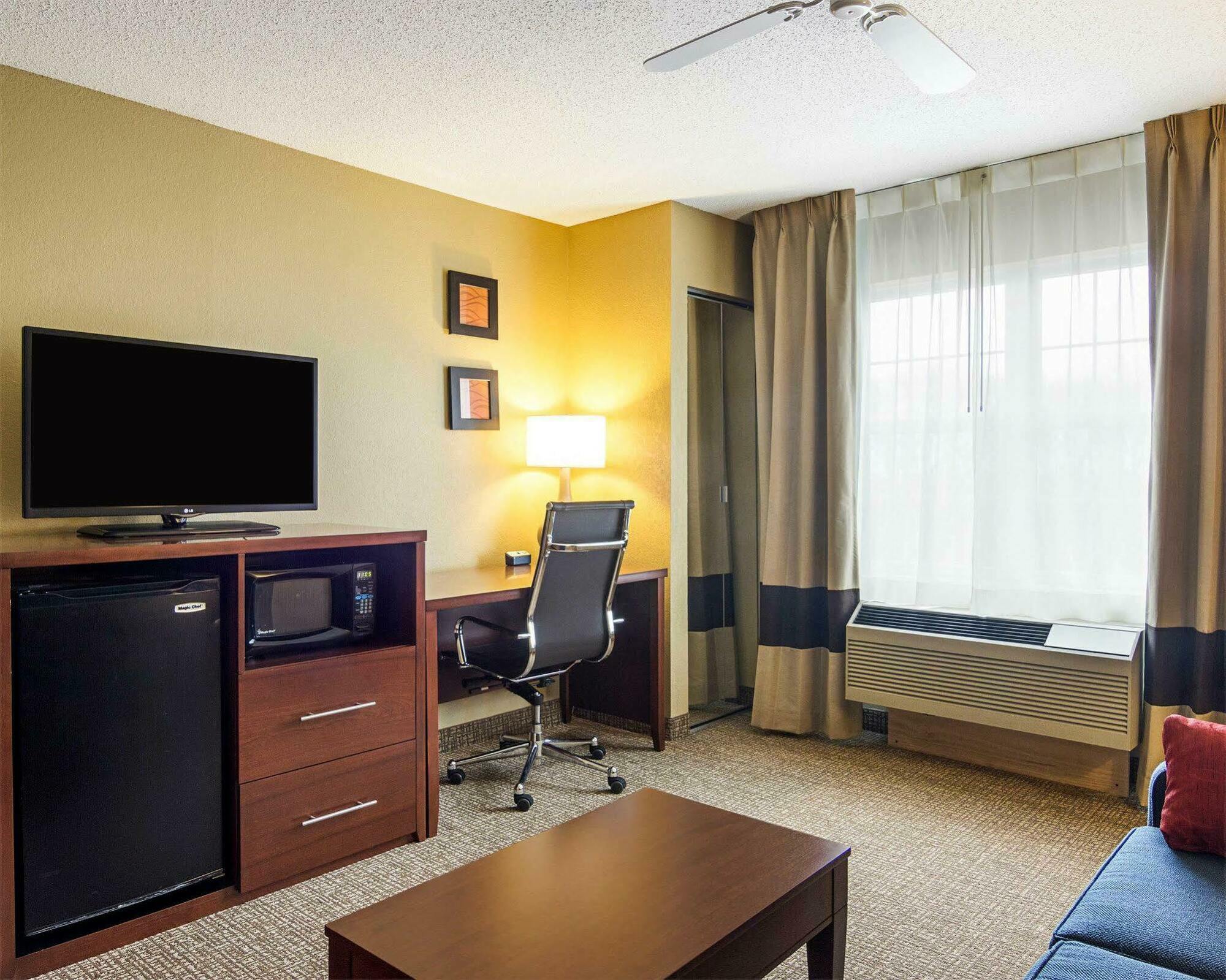 Comfort Inn&Suites Grafton-Cedarburg Exterior foto